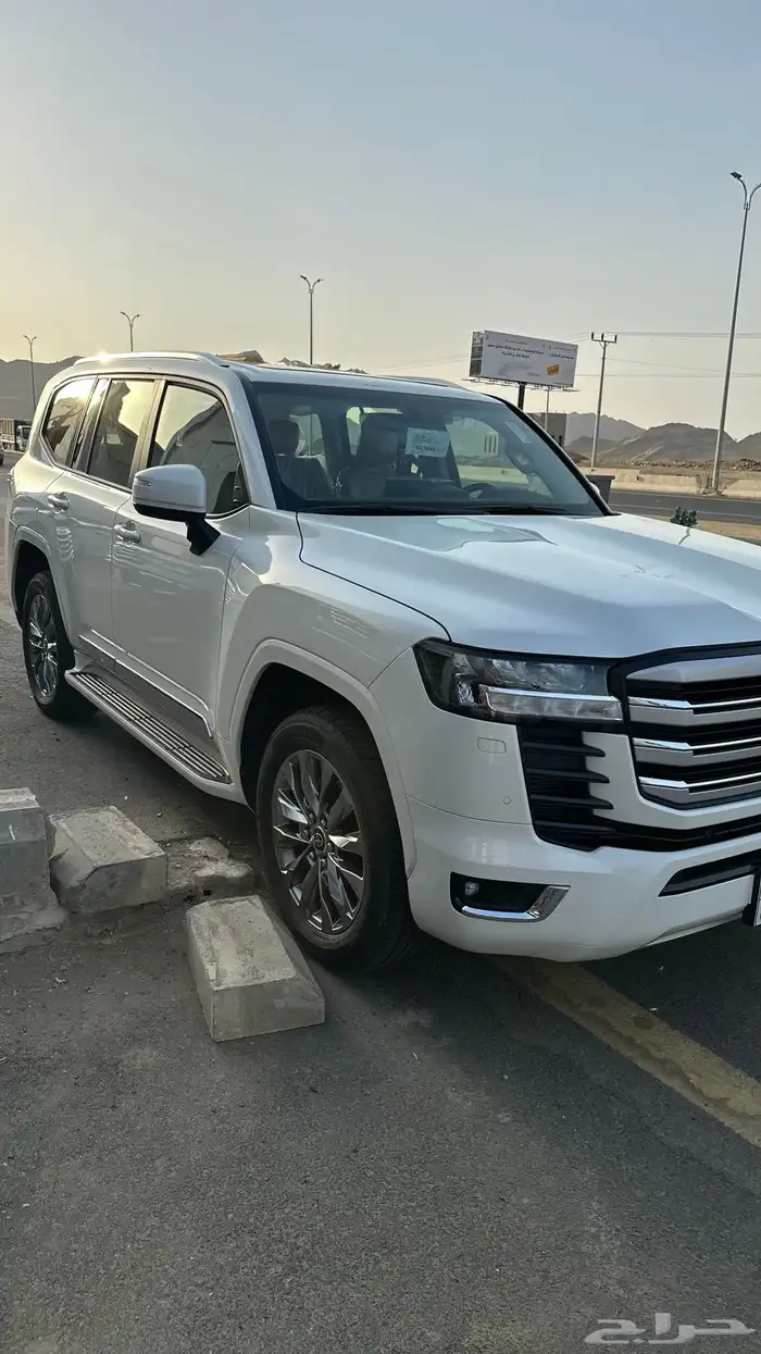 لاندكروزر 2024 ماشي 26 بنزين رقم 4 السوم 285 8