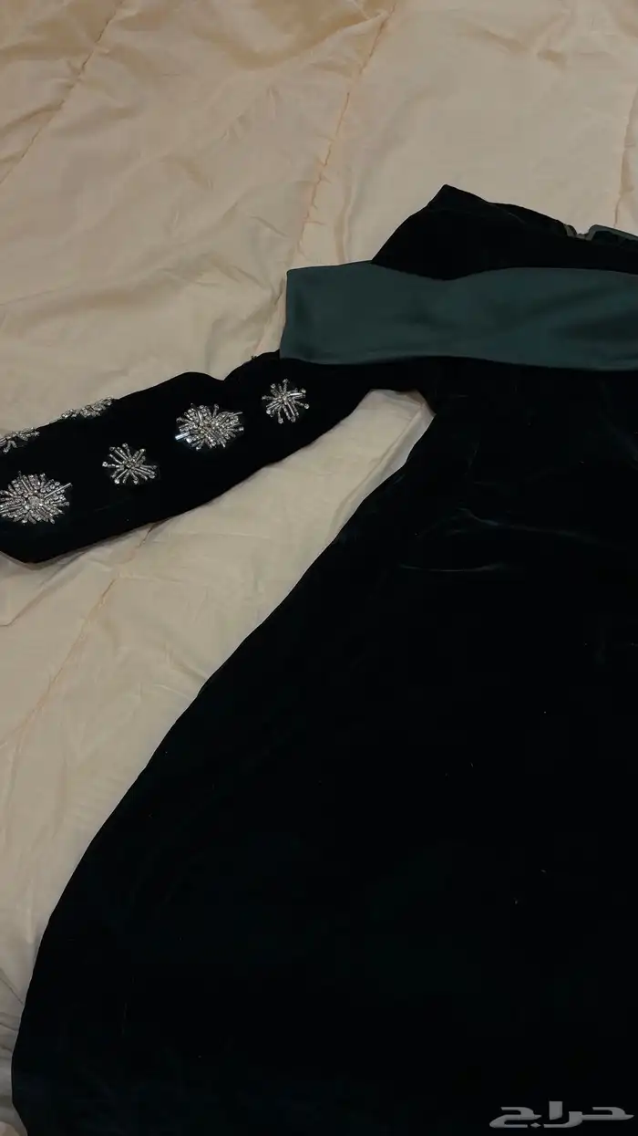 فستان مخمل على السوم 1