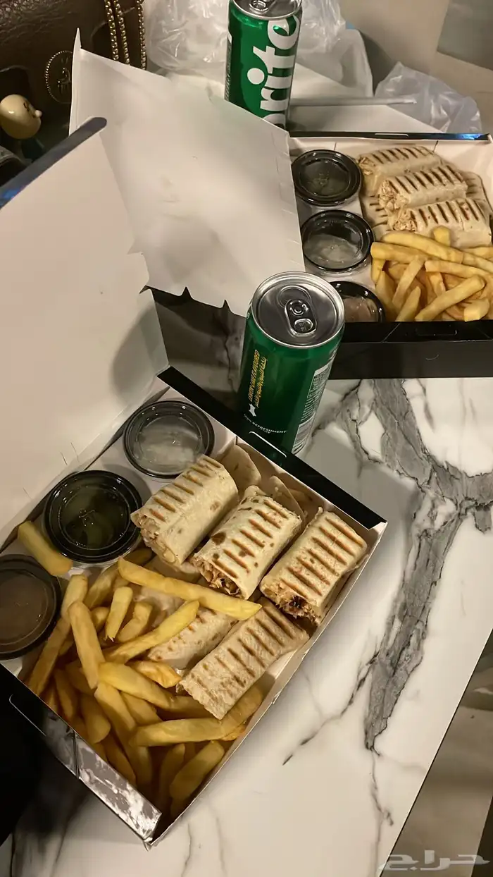 مصور وداعم للحسابات في مواقع تواصل الاجتماعي 9