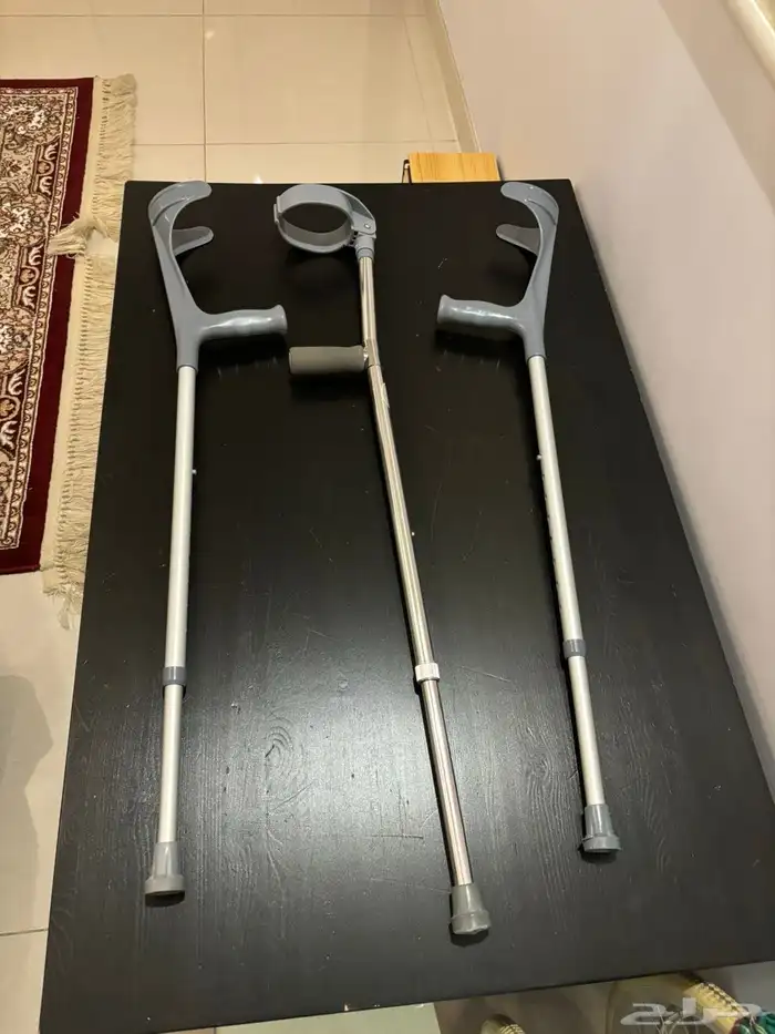 للبيع - استاند ملابس وعدة صالون كاملة 29