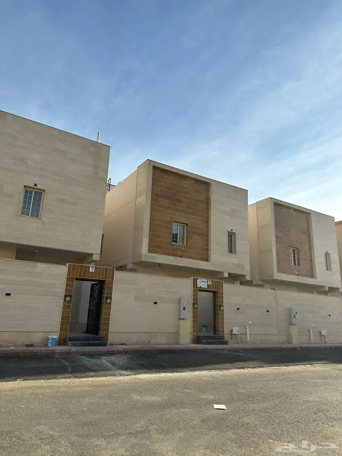 للبيع فلتين بالمدينه المنوره حي الرنوناء داخل الحد 0