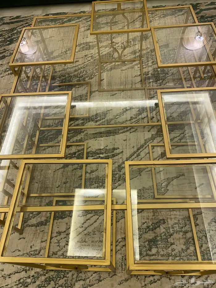 سرير وطاولات خدمه وموكيت 1