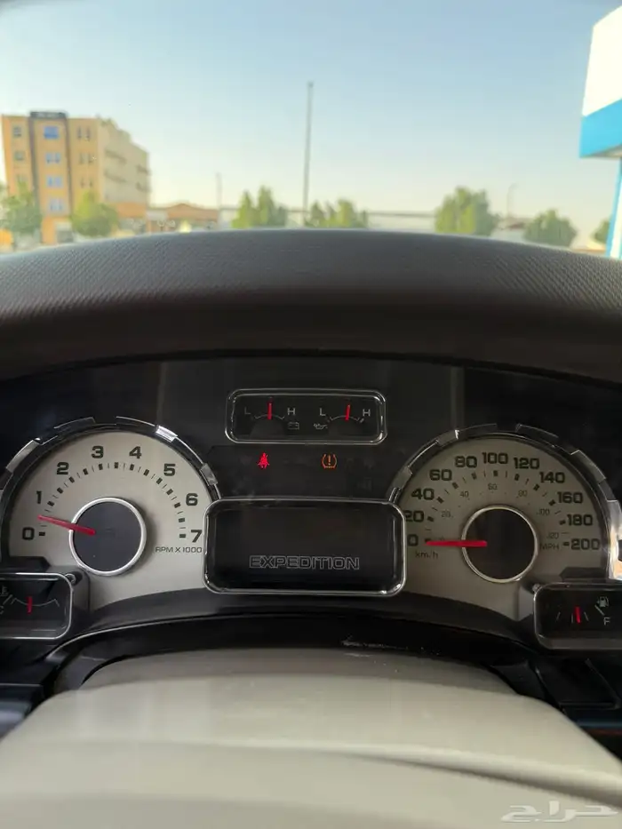 فورد اكسبديشن 2013 نظيف 9