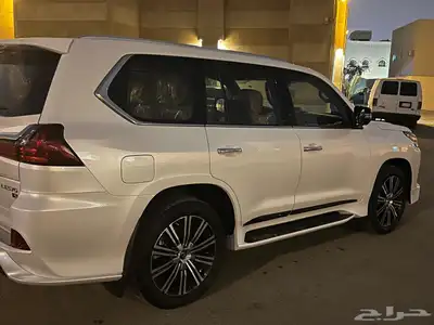 جيب لكزس LX2020 2
