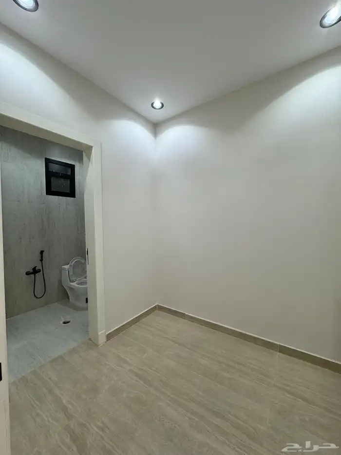 للبيع شقه بحي الجنادريه مساحه مميزه وبسعر مميز 5