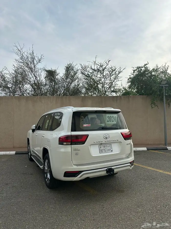 لاندكروزر 2024 ماشي 26 بنزين رقم 4 السوم 285 2