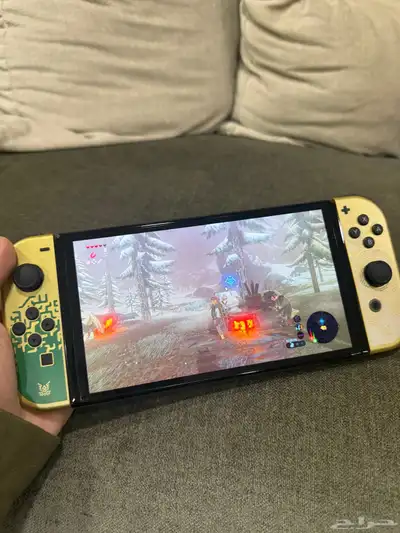 Nintendo Switch OLED Zelda Edition   نينتندو سويتش اولد 8