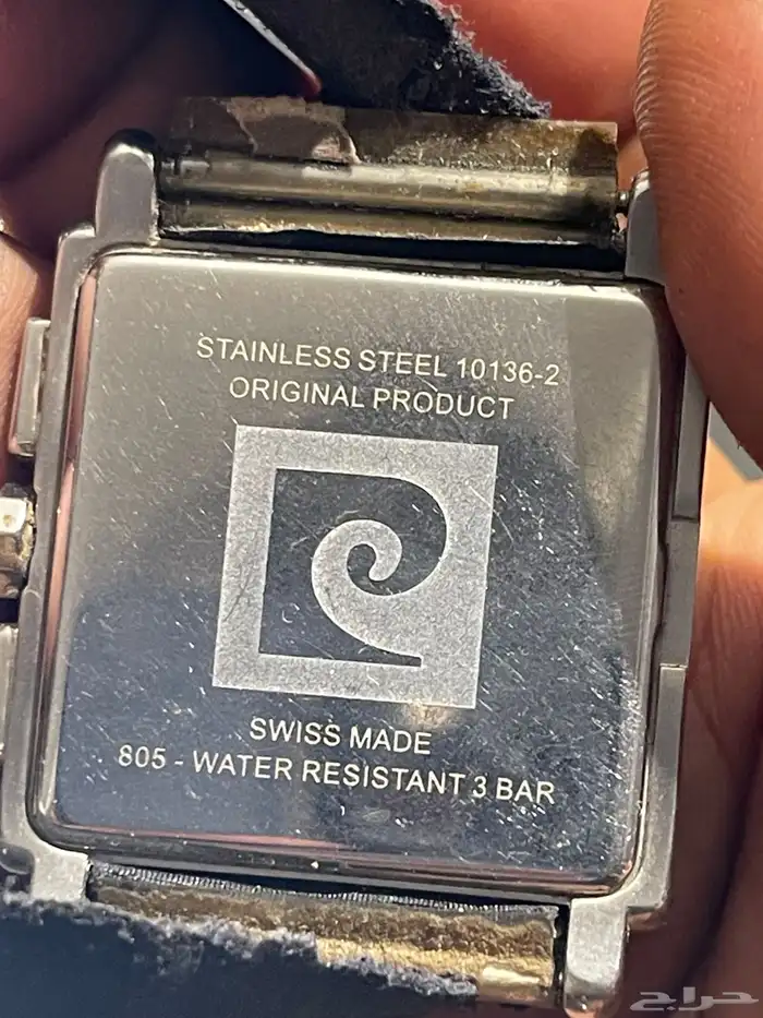 للبيع اربع ساعات اصليه ونادره تحتاج بطاريات وسوار 6