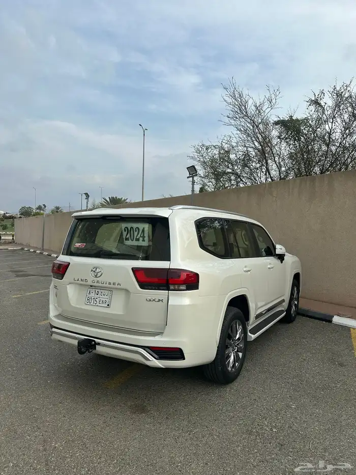 لاندكروزر 2024 ماشي 26 بنزين رقم 4 السوم 285 4