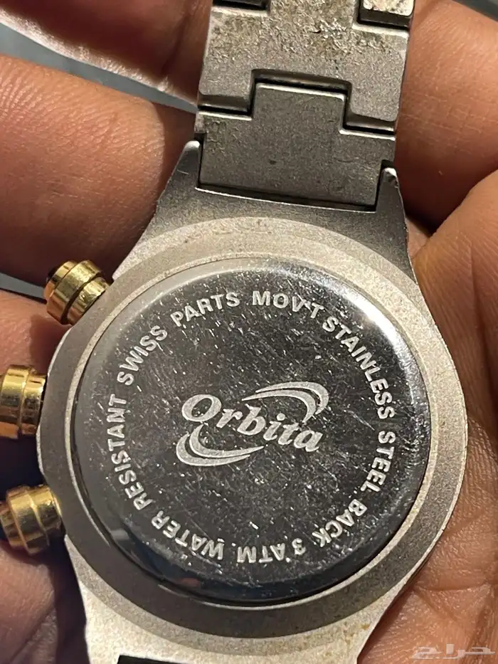 للبيع اربع ساعات اصليه ونادره تحتاج بطاريات وسوار 2