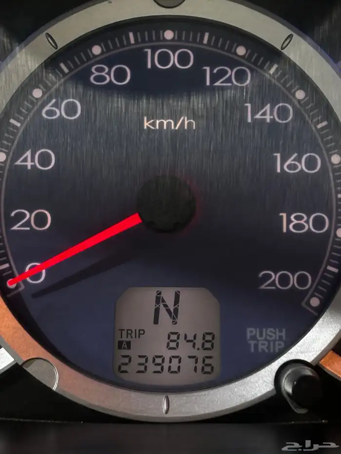 ميتسوبيشي CMC Z7 2012 عائلي ثلاث صفوف قير اتوماتيك 24