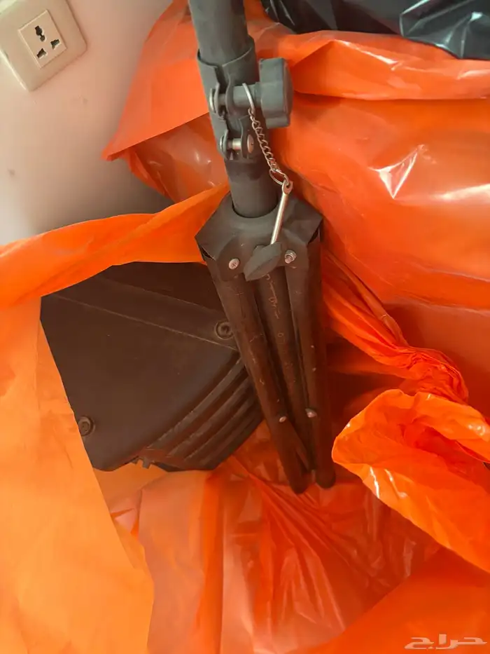 سماعتين بلوتوث مع ستاند 2