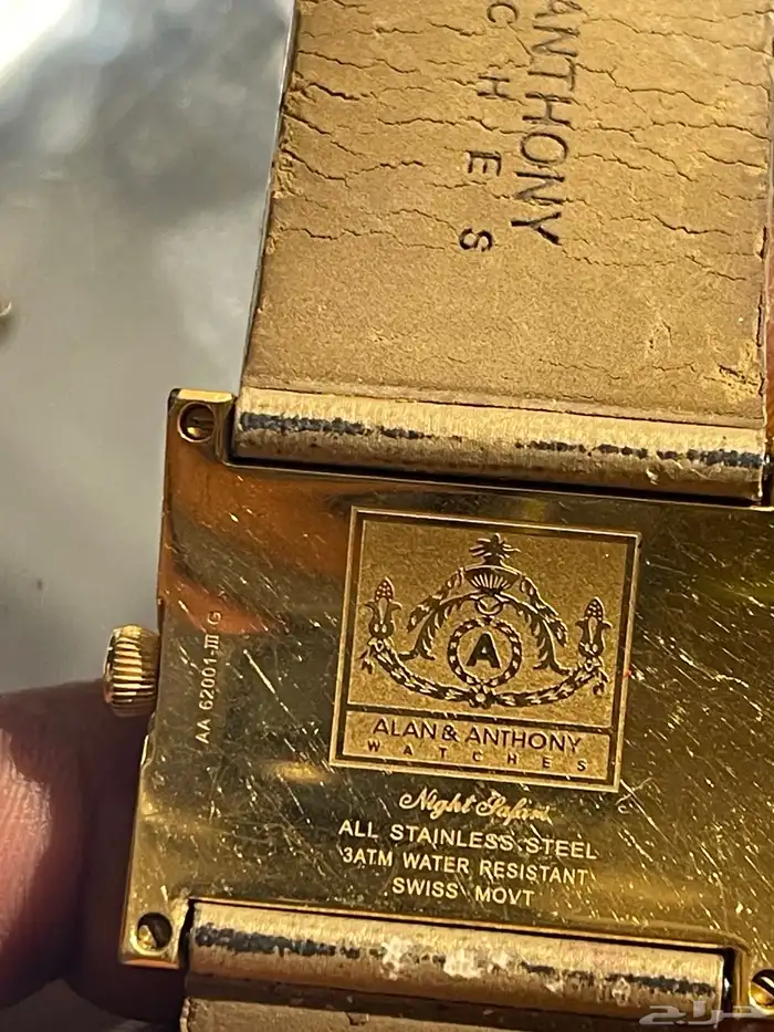 للبيع اربع ساعات اصليه ونادره تحتاج بطاريات وسوار 10