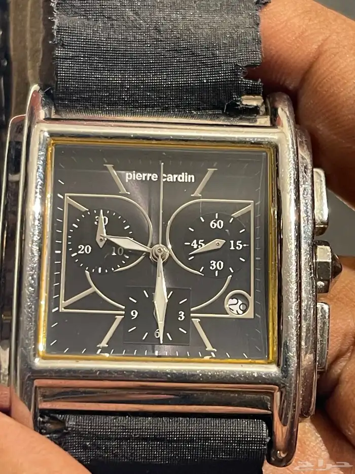 للبيع اربع ساعات اصليه ونادره تحتاج بطاريات وسوار 5