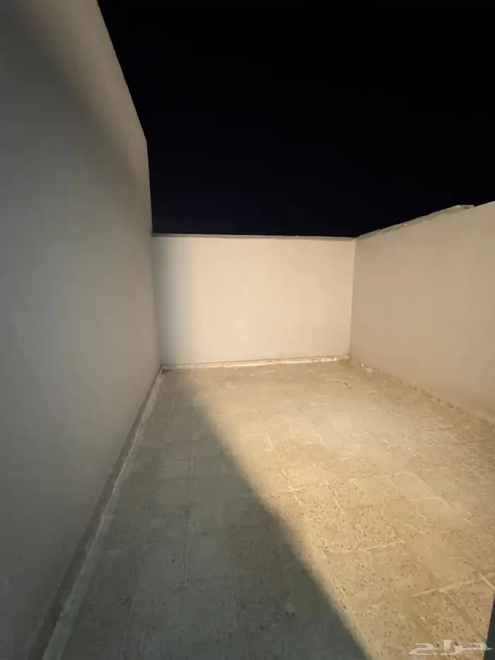 للبيع شقه بحي الجنادريه مساحه مميزه وبسعر مميز 8