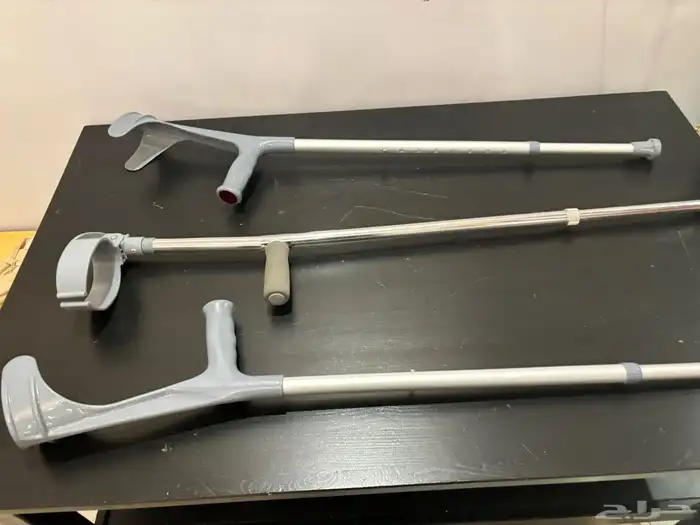 للبيع - استاند ملابس وعدة صالون كاملة 28