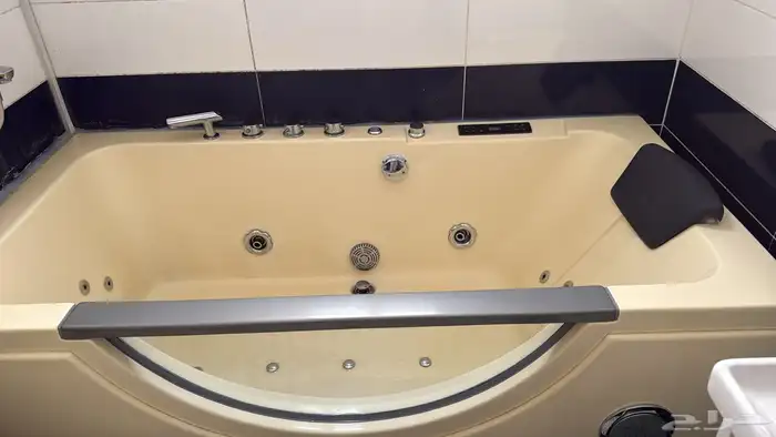 جاكوزي وثلاجه للبيع 0