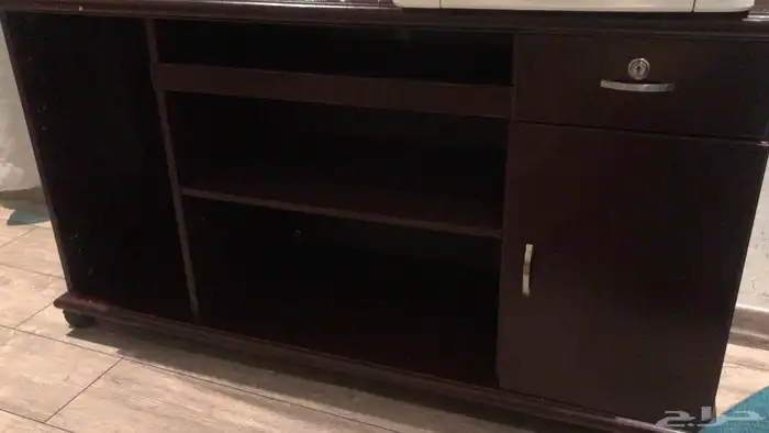 للبيع - استاند ملابس وعدة صالون كاملة 12