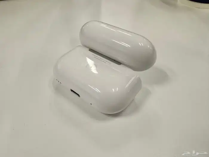بيت ايربود برو الجيل الثاني مستعمل نظيف 3