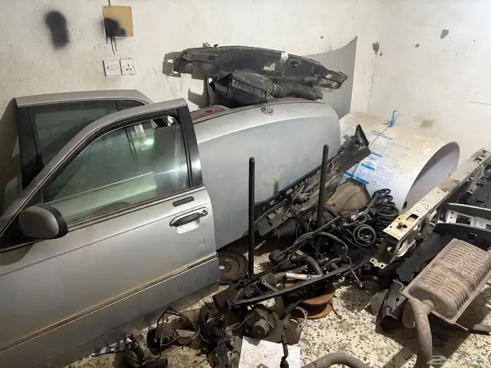 قطع غيار فورد قراند ماركيز 2003 اغلب القطع وكاله القير 2