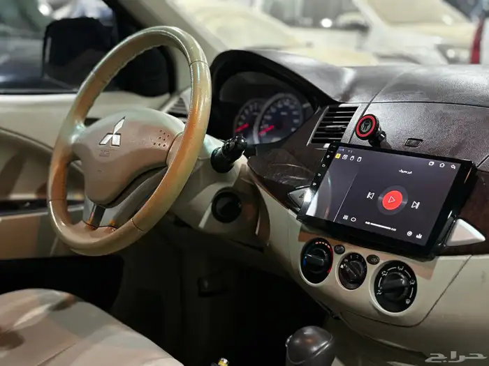 ميتسوبيشي CMC Z7 2012 عائلي ثلاث صفوف قير اتوماتيك 21
