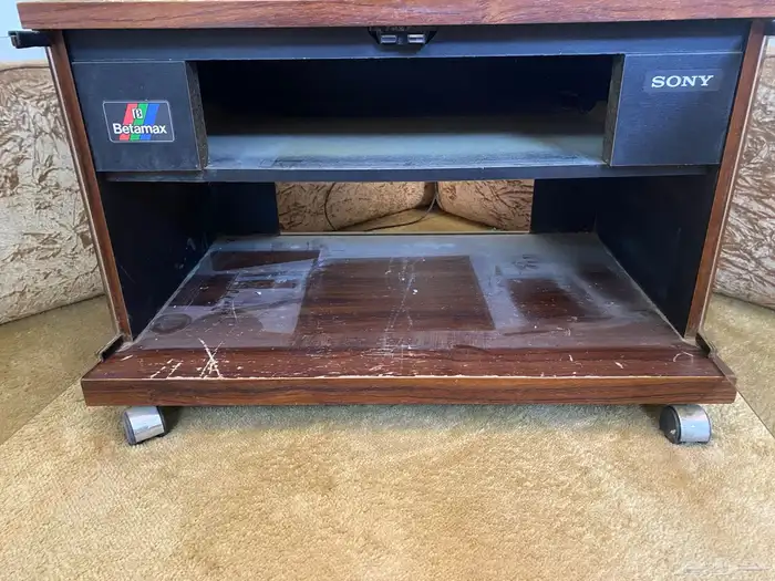 طاولة تلفزيون انتيكا 6