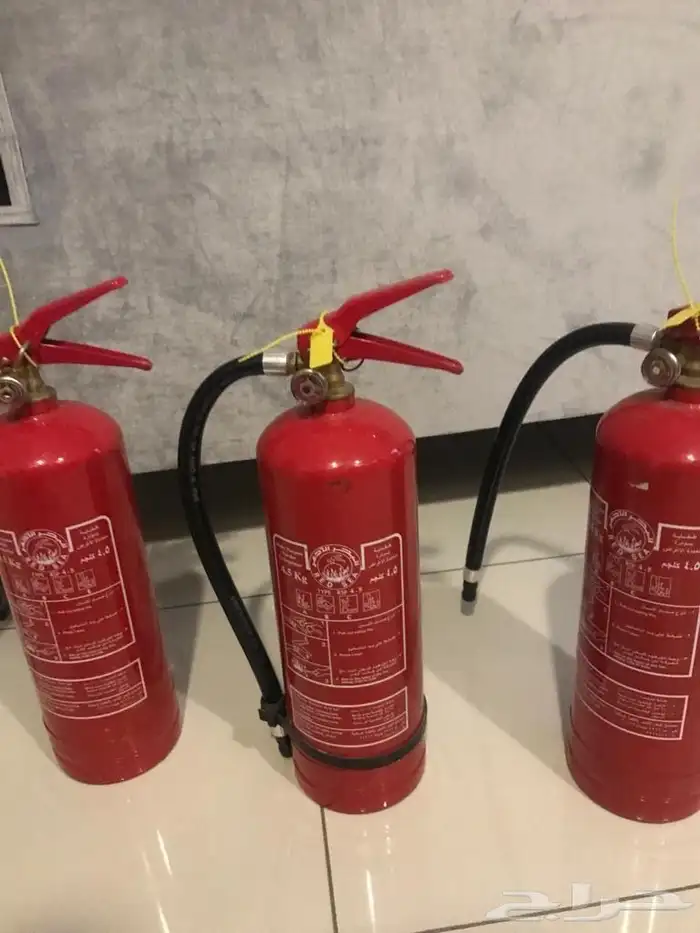 للبيع - استاند ملابس وعدة صالون كاملة 4