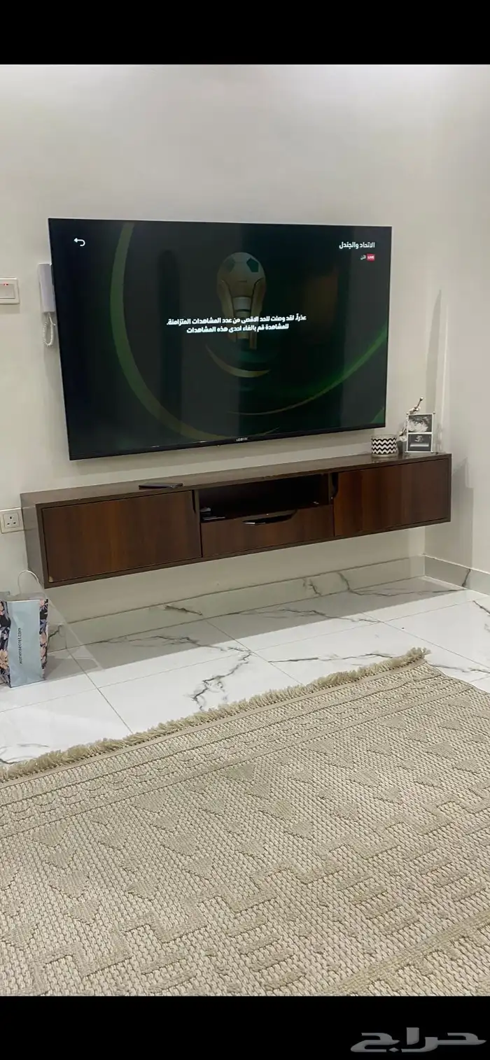 طاولات خدمة وتلفزيون وفرش مساحة 4 5 5