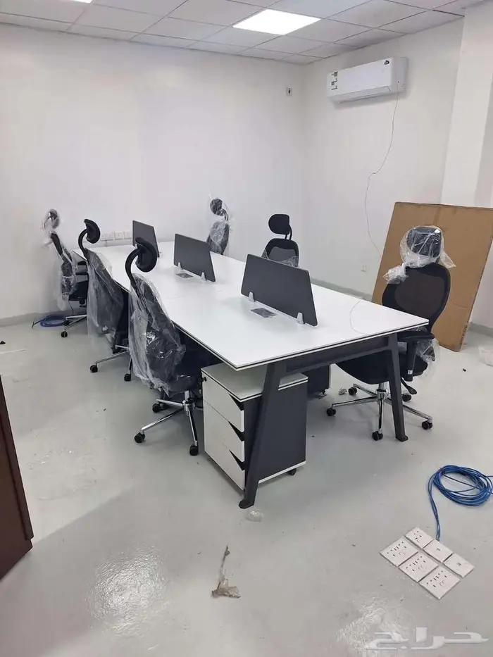أثاث مكتب جديد مكاتب وكراسي وطاولات اجتماع وكنب 34