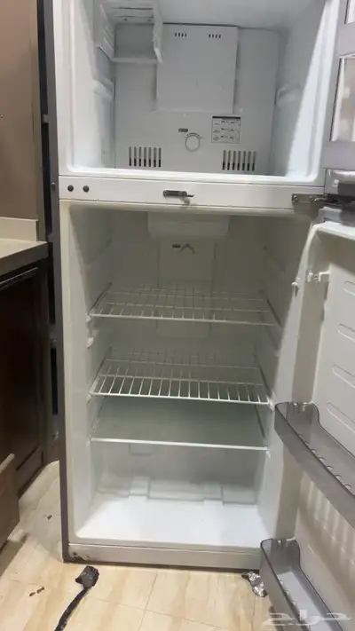 ثلاجتين وطقم كنب للبيع 1