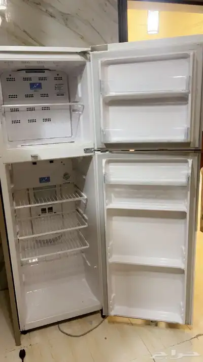 ثلاجتين وطقم كنب للبيع 2