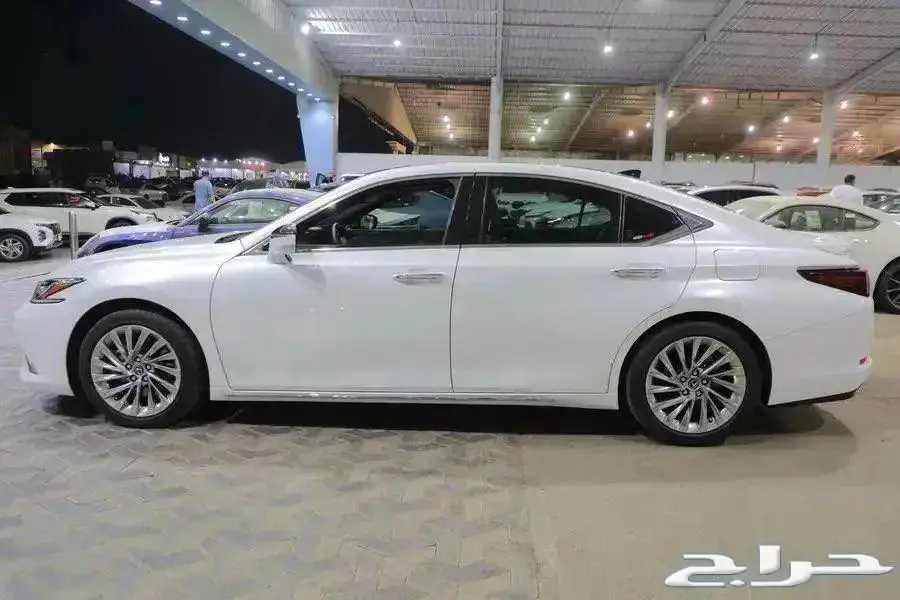 ليكزس ES 350 CC فل كامل بانوراما خليجي موديل 2023 3