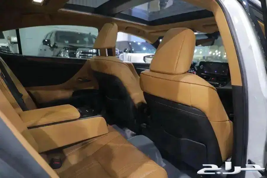 ليكزس ES 350 CC فل كامل بانوراما خليجي موديل 2023 12