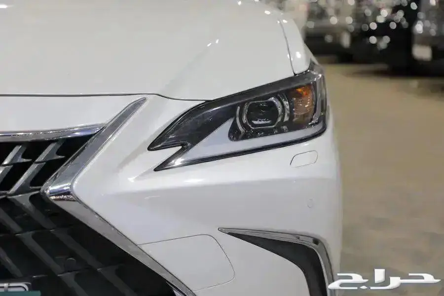 ليكزس ES 350 CC فل كامل بانوراما خليجي موديل 2023 7