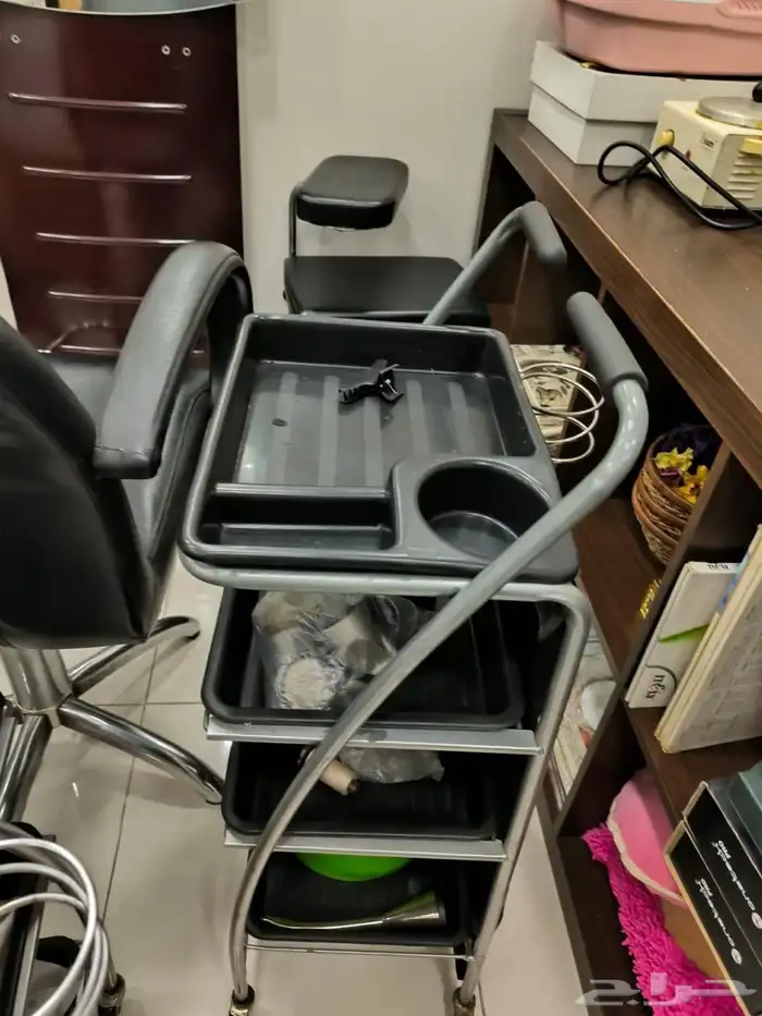 للبيع - استاند ملابس وعدة صالون كاملة 6