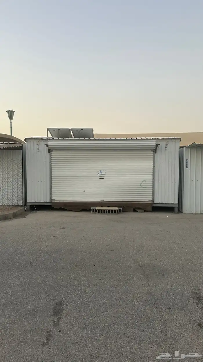 مرتبل للبيع طولها 6 وعرضها 3 ونص وعليها طاقه شمسيه 2
