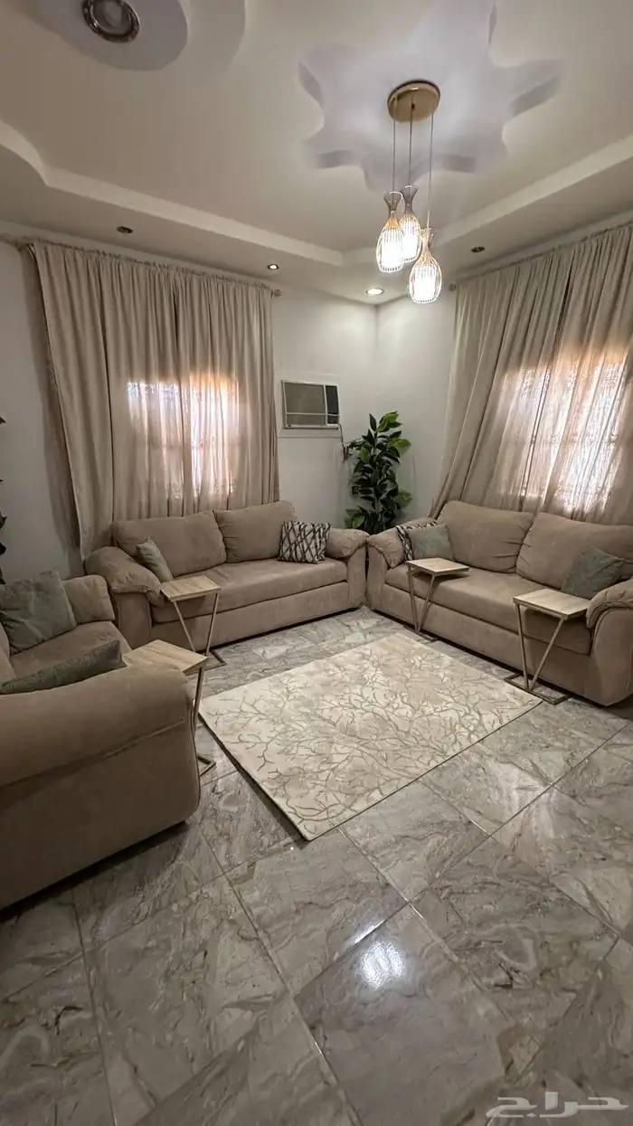 للبيع كنب مستعمل استعمال نظيف جدا ثلاث قطع من الكنب 0