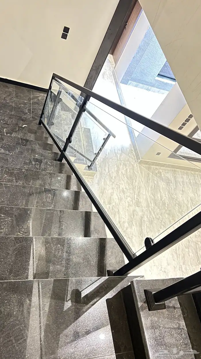 درابزين درج حديدي مع زجاج 8 ملم   دهان ديكو حديث 2