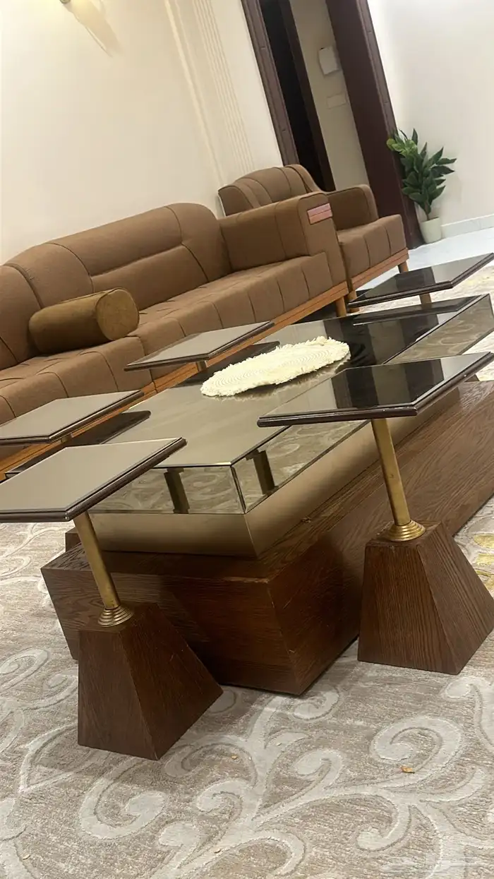طاوله و6خدمه للبيع 0