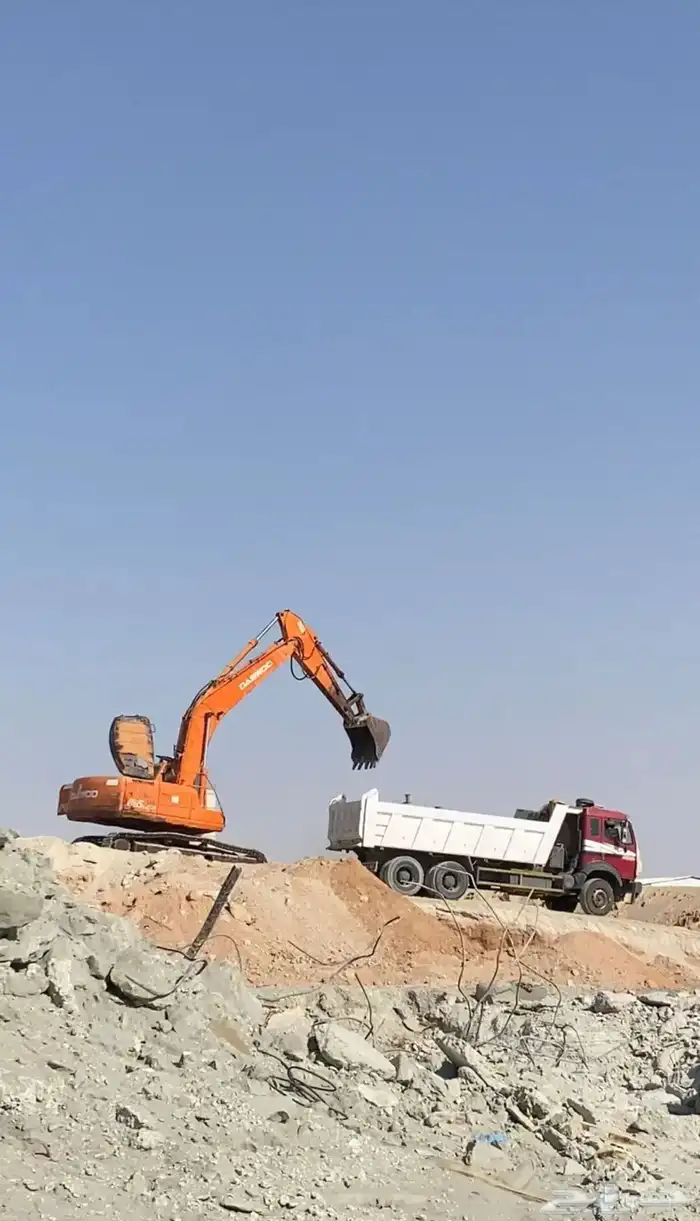 معدات ثقيلة بوكلينات هدم مباني بيوت شعبية حفر ارضيات وبرك 6