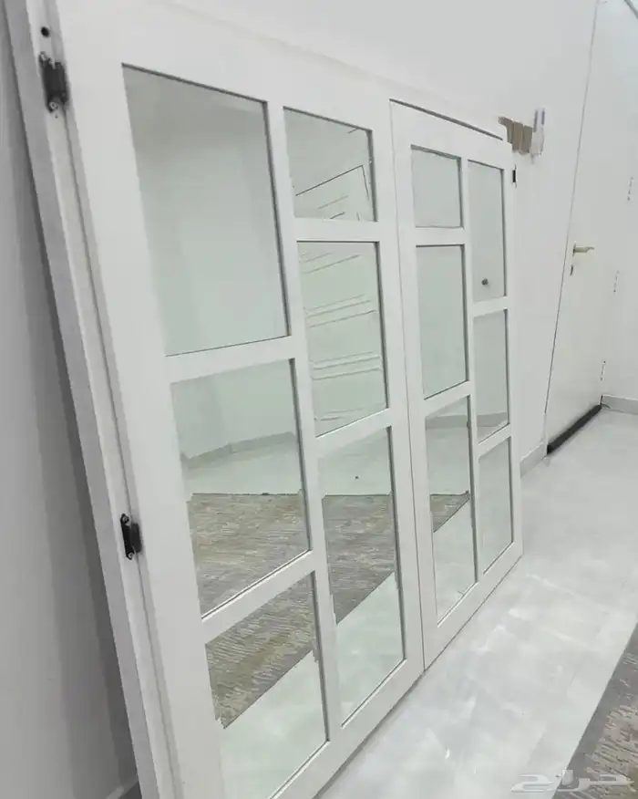 ديكور مرايا فخم للشباك . 1