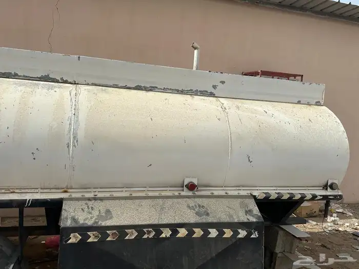 خزان وايت مويه خمسه طن نضيف جدا على جميع الشروط 3