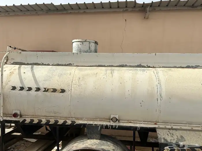 خزان وايت مويه خمسه طن نضيف جدا على جميع الشروط 1