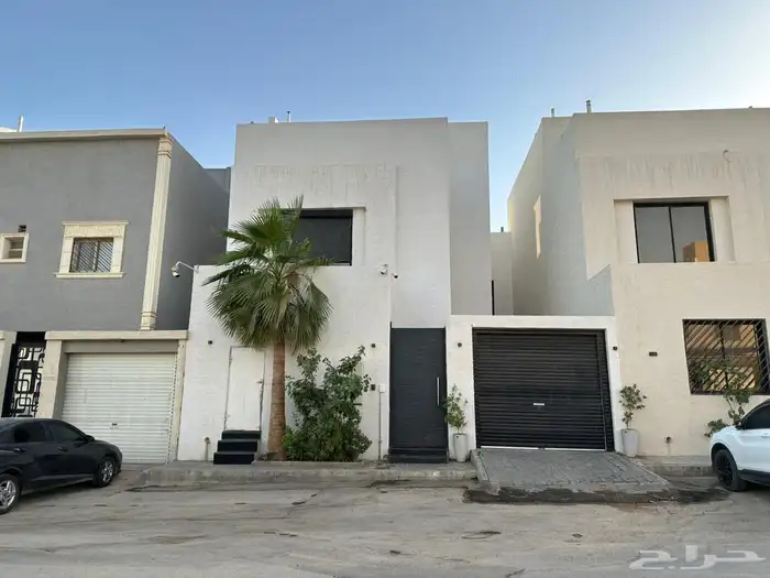 فيلا راقية للايجار 200 م ( المربع الذهبي) 0
