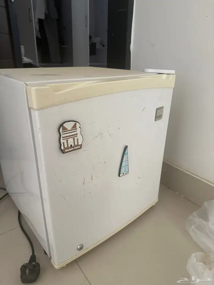 ثلاجة صغيره مستعمله للبيع السريع 0