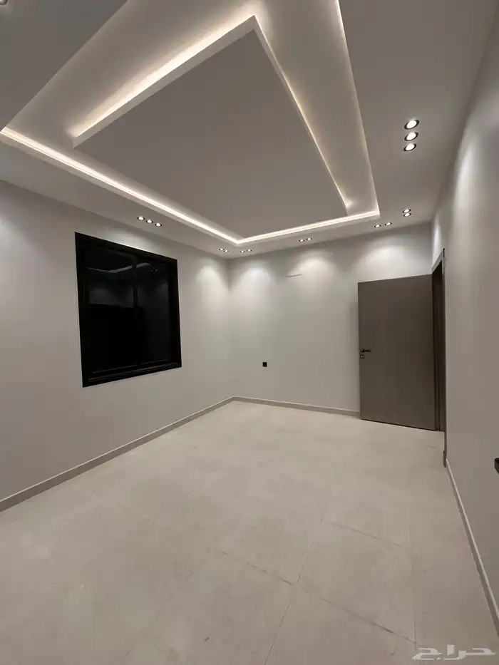 ادوار علوي بسطح خاص بحي الموسي مقابل طريق الميه مباشره 8