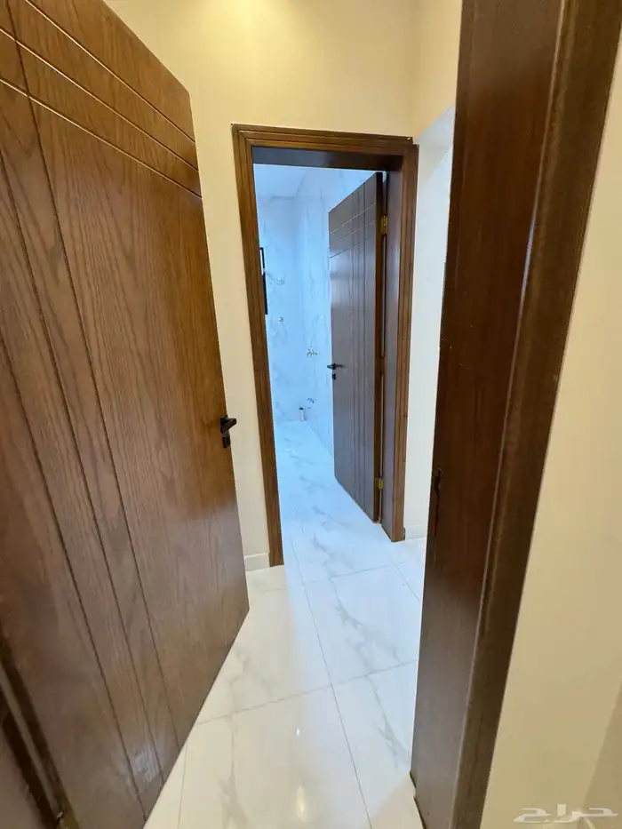 للبيع روف علوي دور ثاني مع ملحق بمدخل سياره 18