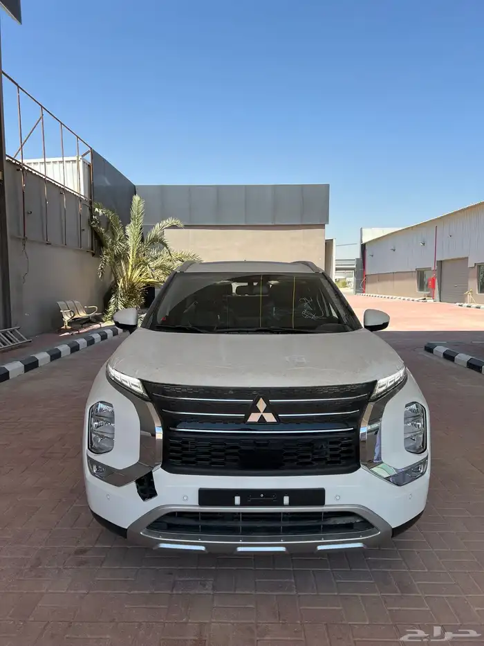ميتسوبيشي اوتلاندر 2025 نص فل ب 112900 حصري عرض 2