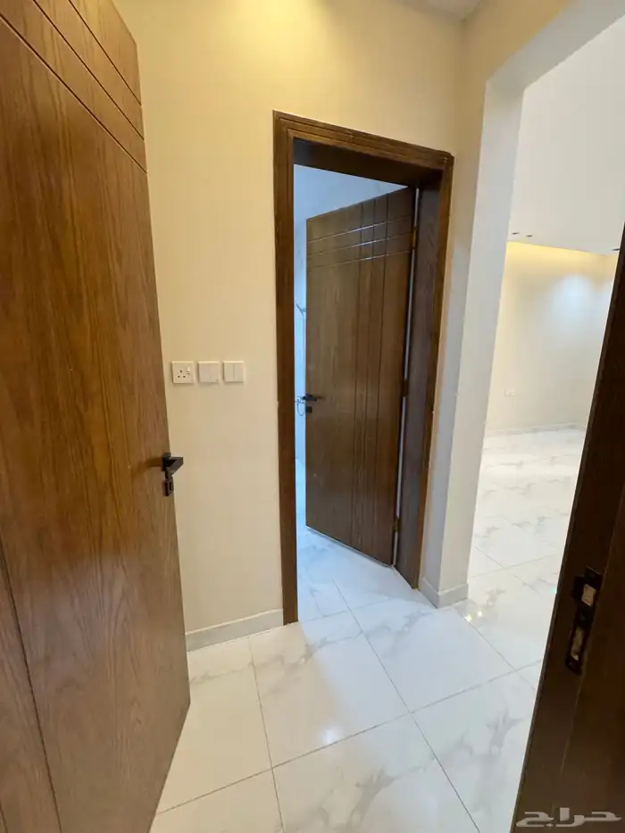 للبيع روف علوي دور ثاني مع ملحق بمدخل سياره 15