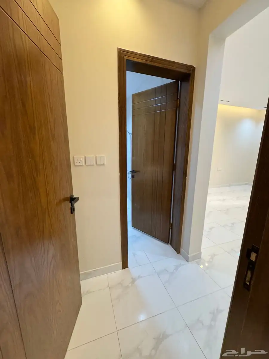 للبيع روف علوي دور ثاني مع ملحق بمدخل سياره 15